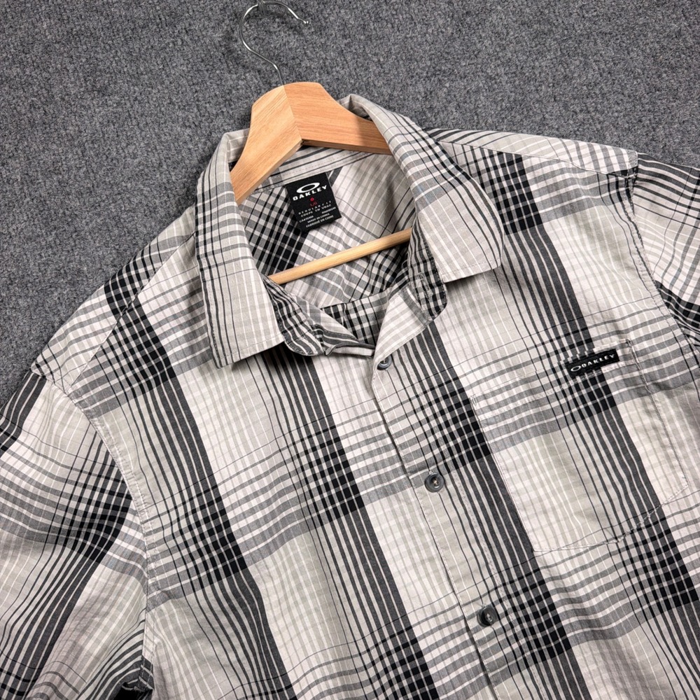 Oakley Button Down Shirt Plaid Mens Large Grey Black White Short Sleeve Regular